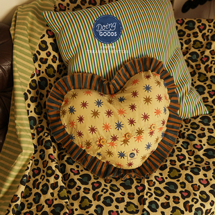 荷兰Doing goods心形抱枕沙发靠枕靠垫卧室床头靠垫腰枕靠背复古