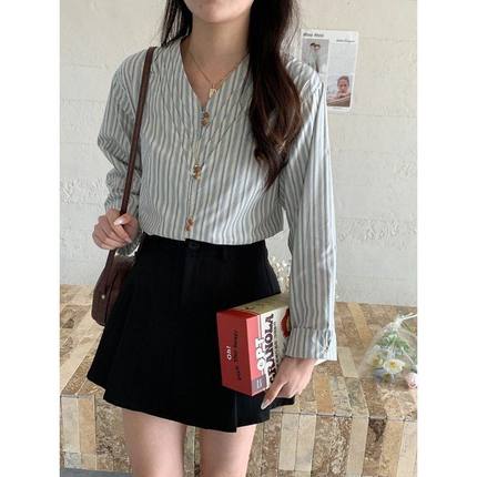 复古文艺范 层次压褶V领小金扣条纹衬衫ZY2813 强明女装