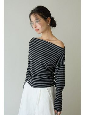 辣妹露肩条纹斜肩长袖T恤女2025初秋修身一字领上衣3110 强明女装