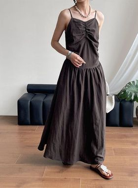 【南法记忆】设计感捏褶吊带连衣裙收腰大裙摆长裙2763 强明女装