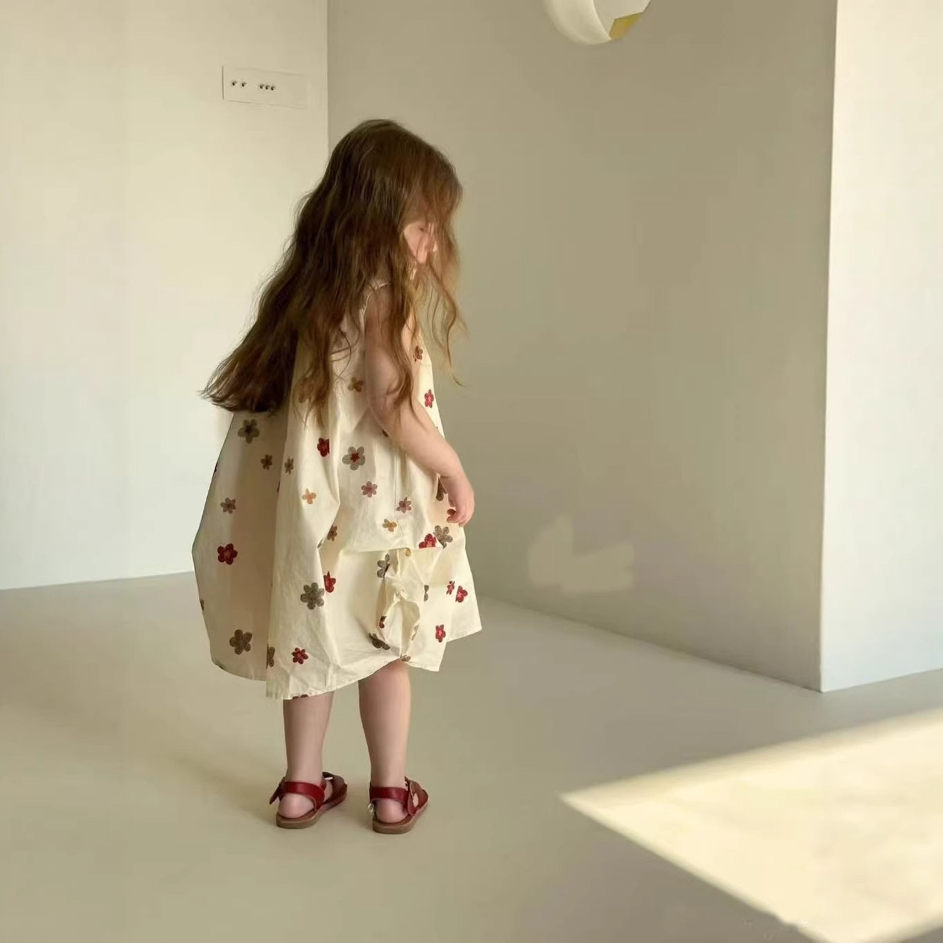 女童连衣裙春款2026新款儿童甜美圆领花朵印花背心裙女宝宝公主裙