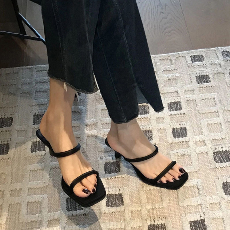 官网外穿拖鞋女夏季高端黑色细带方头露趾细跟高跟凉鞋配裙子