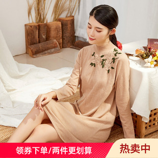 依伽依佳2020冬季 通勤文艺绣花套头打底连衣裙女YJDZ419 新款