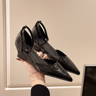 赵露思同款平替跛跟单鞋2026尖头高跟鞋女春夏气质高级不累脚厚底