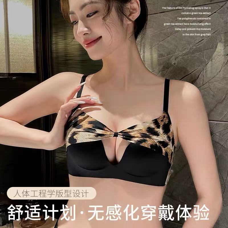 无痕内衣女无钢圈无痕舒适小胸显大聚拢防下垂收副乳性感镂空