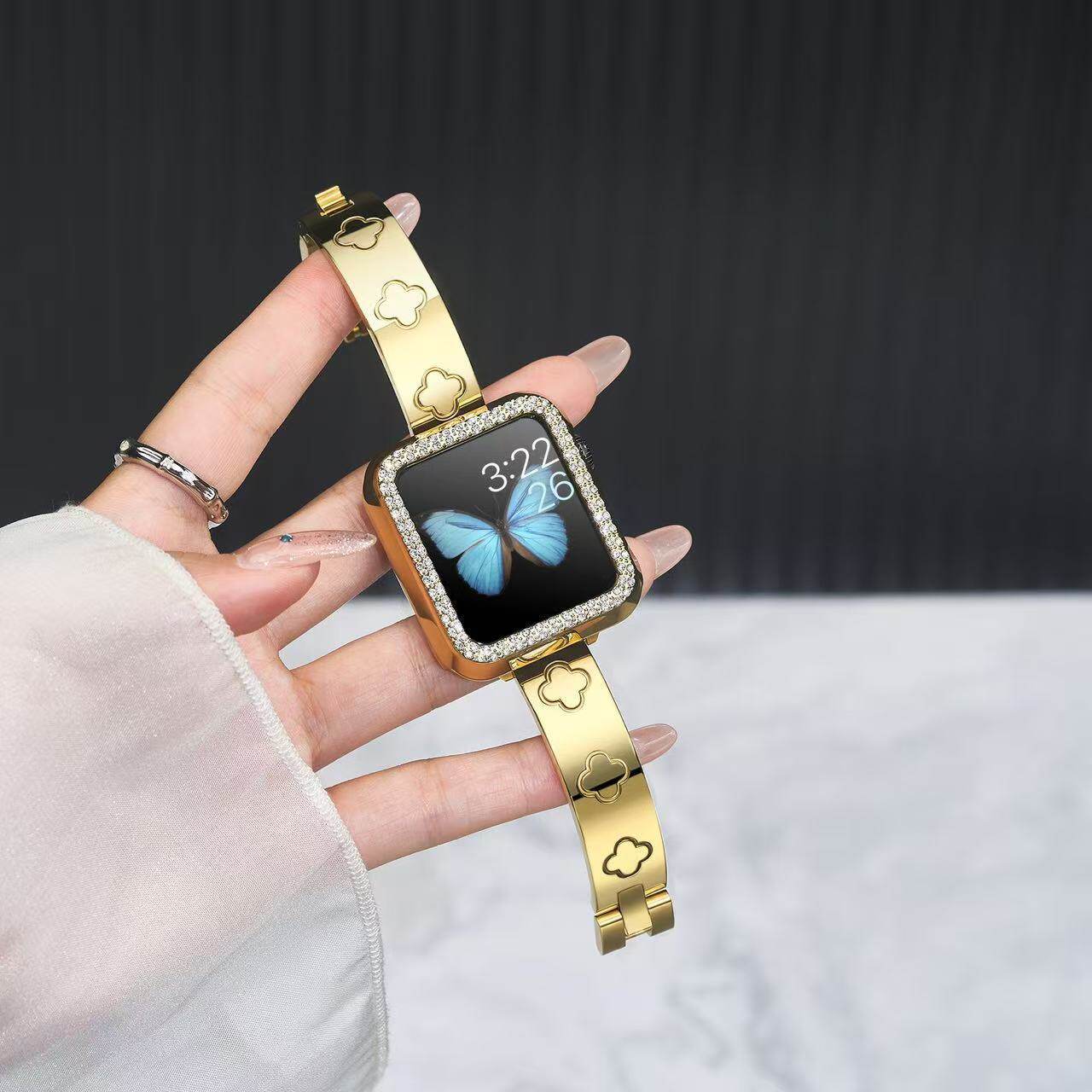 适用苹果iwatch表带四叶草金属手镯女款小米/华为手环/fit4手表带