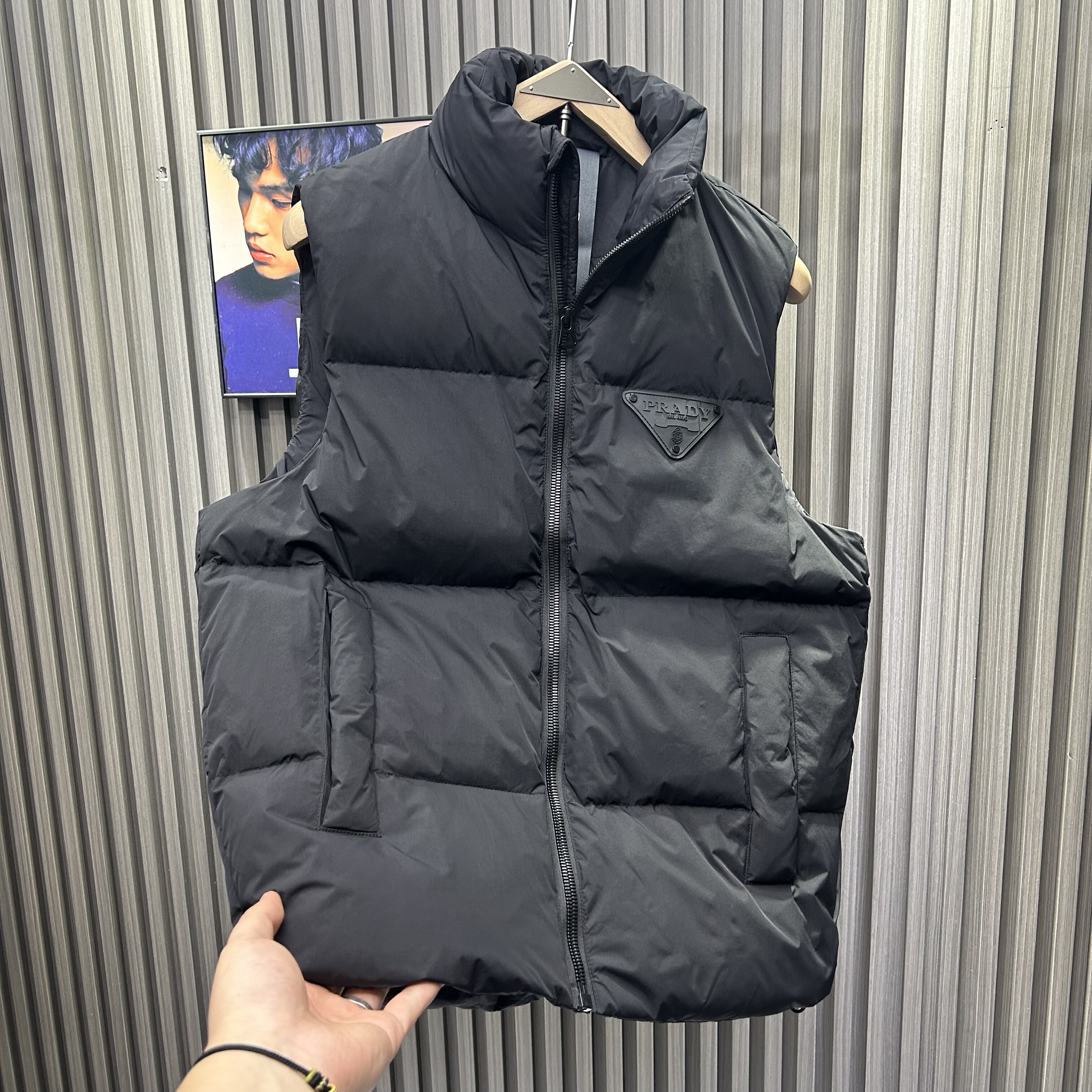 冬季新款普家三角标羽绒棉马甲防风保暖加厚立领潮牌商务简约背心