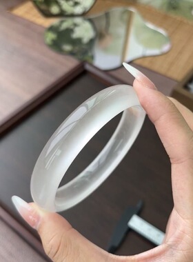 天然高冰透白月光石英岩玉手镯母亲节送妈妈520情人节送女友礼物