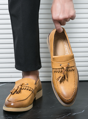 黄色皮鞋男新款英伦风尖头发型师一脚蹬流苏鞋子时尚德比鞋47大码
