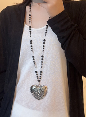 夸张镂空爱心黑水晶串珠吊坠项链