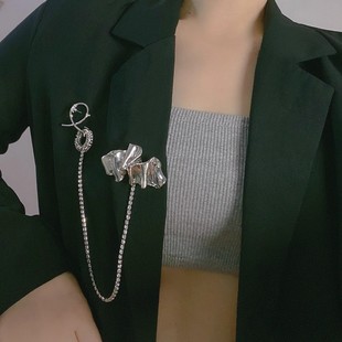 时尚圆圈镶钻链条链接胸针配西装外套高级感气质时尚金属胸饰别针