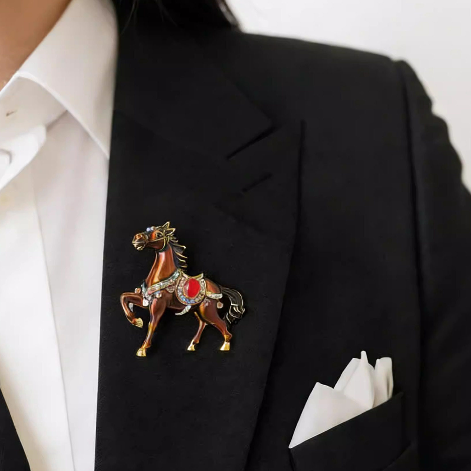 镶钻设计生肖马滴釉胸针气质高级奢华时髦别针时尚配西装大衣胸花
