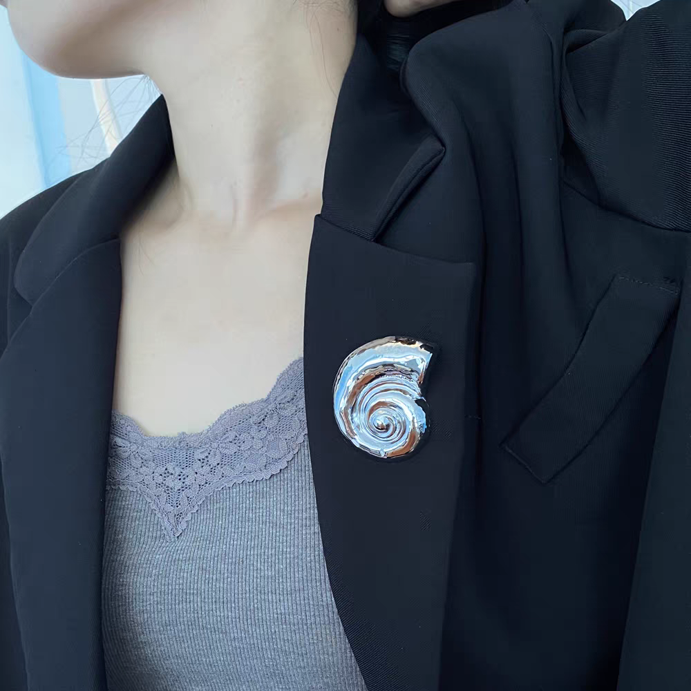 个性设计金属光面海螺胸针时尚女