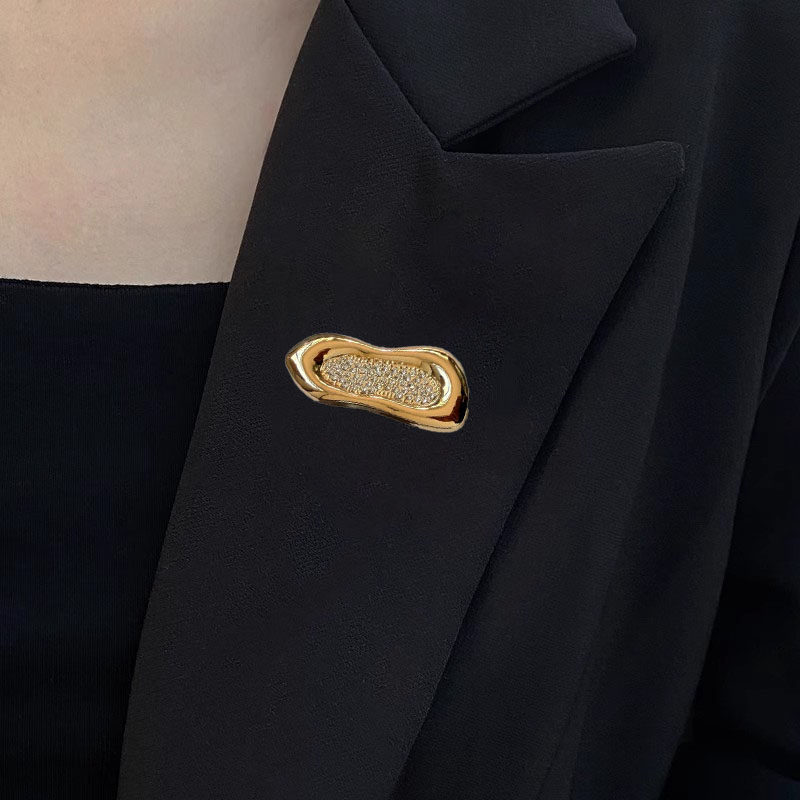 英国设计师镶钻花生造型胸针女款鞋拔子长款满钻气质简约别针胸花