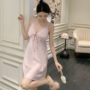 夏季薄款冰丝吊带睡裙女简约纯欲风带胸垫性感V领短款睡衣连衣裙