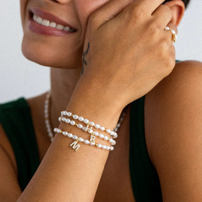 天然淡水珍珠手链女ins小众感轻奢编织串珠26字母镶钻吊坠女