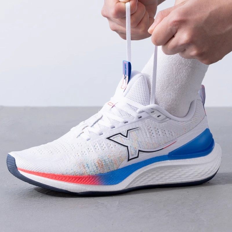 清仓特步影擎2.0 男子网眼透气跑步鞋轻便舒适跑鞋学生训练运动鞋