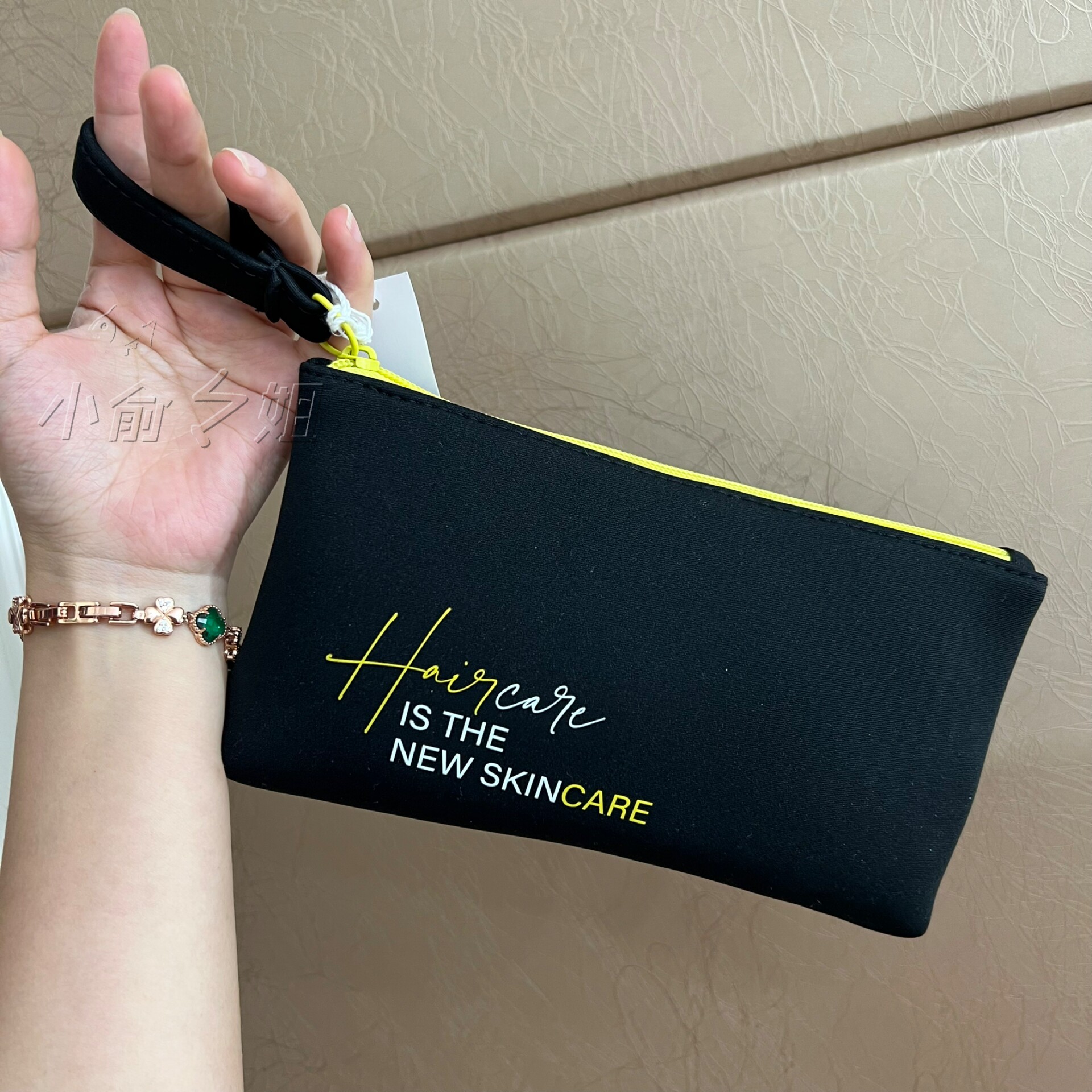 新款希思黎黑色厚实酷酷太空棉化妆包便携式旅行收纳包整理包手拿