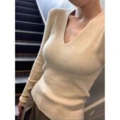 top fit v领长袖 纯色修身 slimming 上衣Slim neck sleeved long