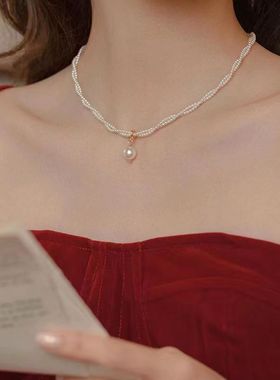 A women's design accessory imitating pearl necklace女士项链