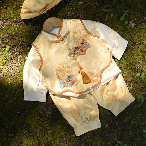 婴儿衣服春秋季百天一周岁男宝宝喜庆唐装礼服抓周生日宴国风秋装