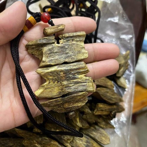 天然奇楠沉香手工雕刻车挂钥匙扣