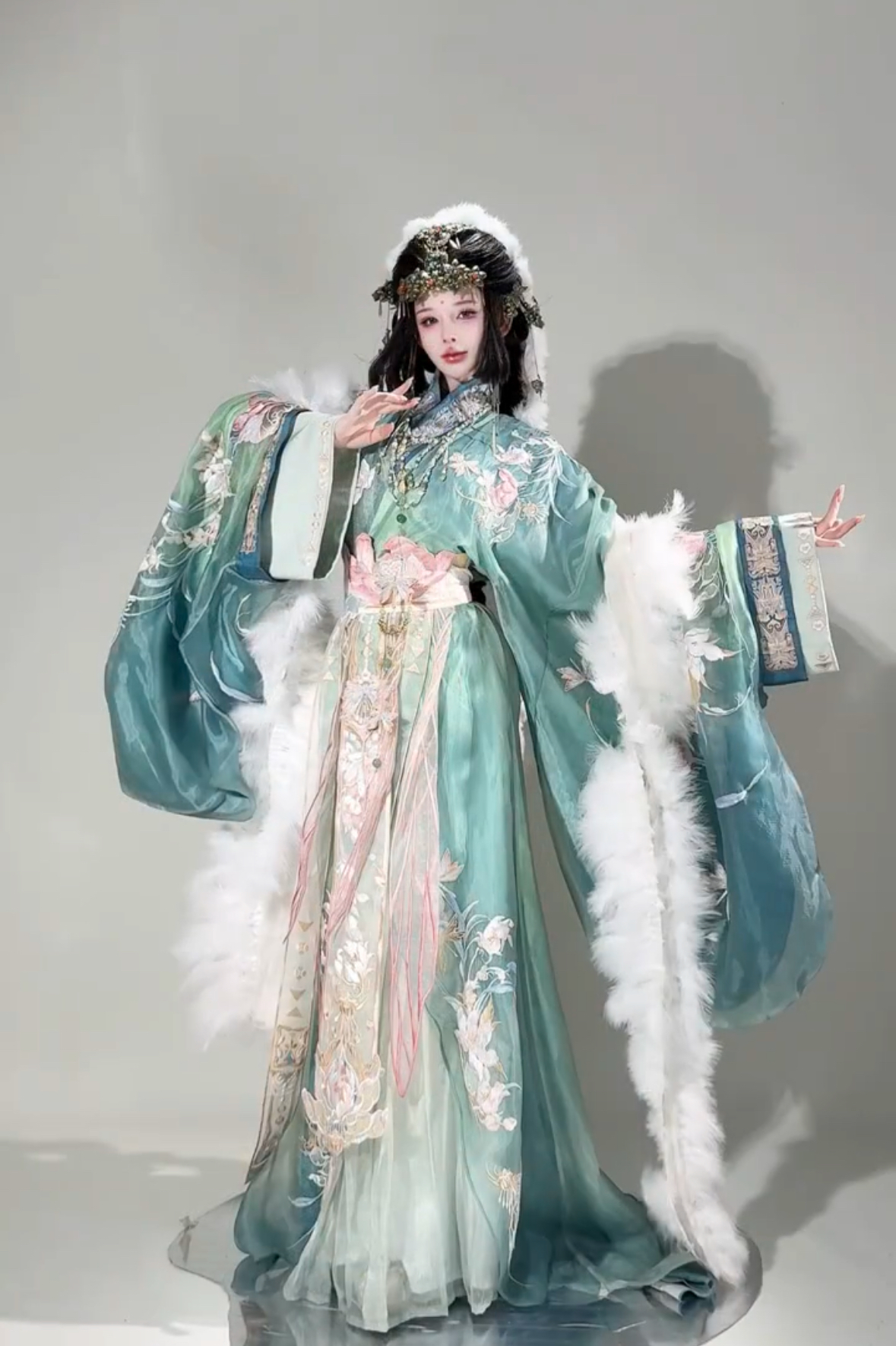 原创汉服女新品【莲尘】重工刺绣战国袍斗篷仙气多色春夏款套装