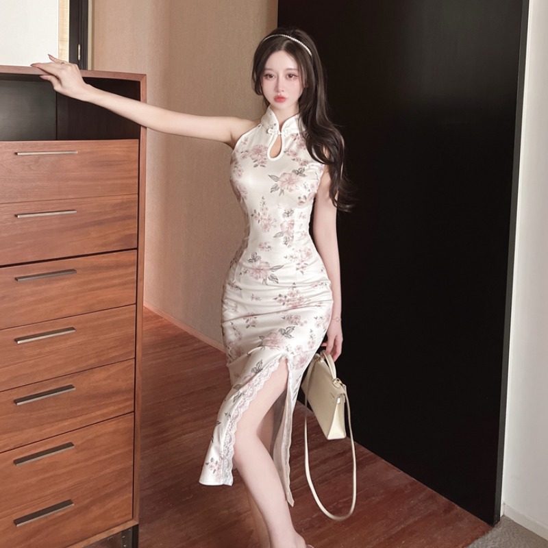 高级感少女蕾丝拼接挂脖性感长裙