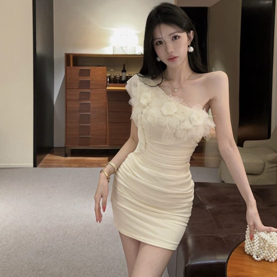 夏季纯欲斜肩玫瑰抹胸包臀连衣裙