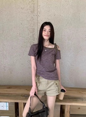 紫色夏季条纹斜肩短袖T恤女修身韩系露设计独特辣妹上衣2025新款