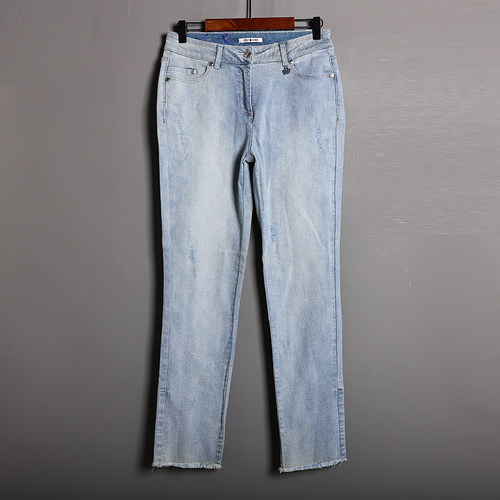 2026年春秋季新品减龄洋气女士裤脚毛边浅兰色牛仔裤休闲裤长裤潮