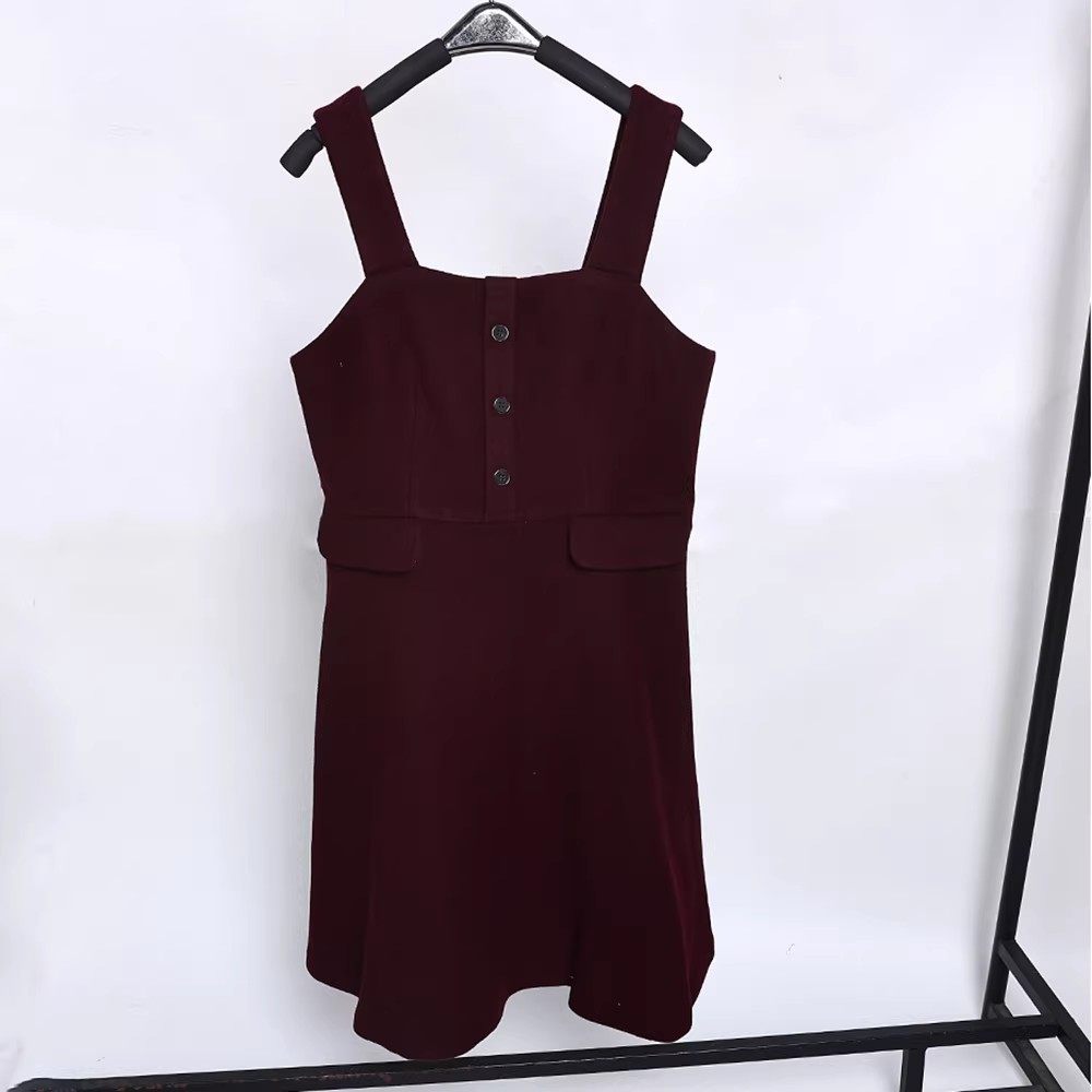 2025年秋冬季新品女装时尚减龄单排扣秋冬季女式吊带毛呢连衣裙潮