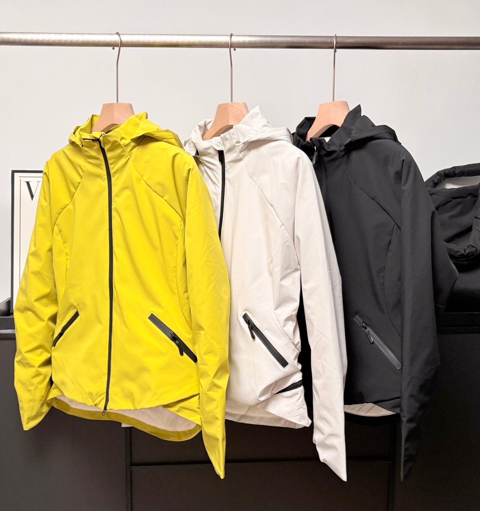 西班牙机能户外日常女士冲锋衣连帽拉链设计感保暖棉服外套