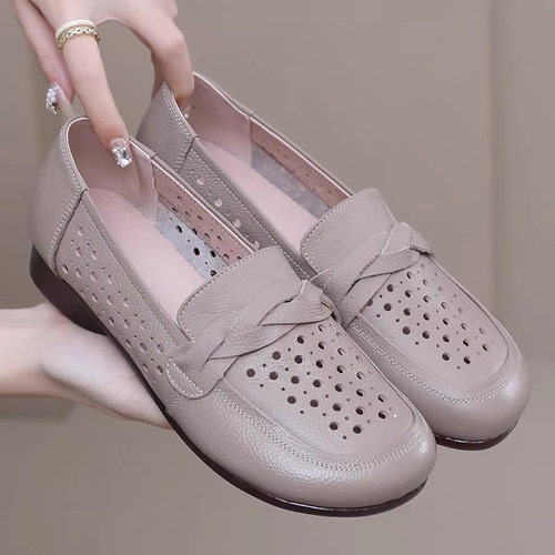 软牛皮妈妈鞋子镂空女鞋皮鞋软底