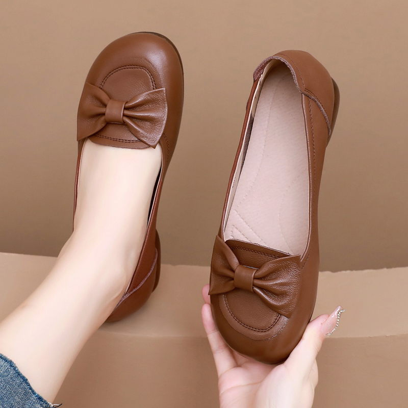 妈妈鞋舒适一脚蹬防滑牛筋底皮鞋