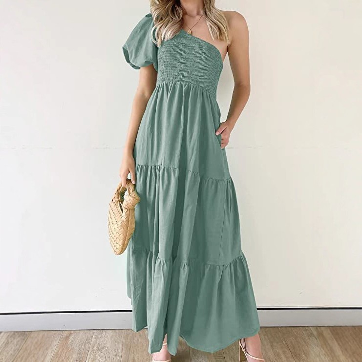 新款连衣裙女单肩泡泡袖夏亚马逊波西米亚纯色烟熏分层沙滩裙