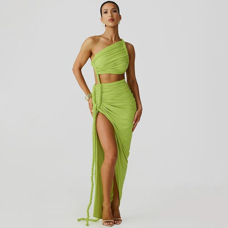 个性不规则单肩皱褶抹胸裙女年夏季新款性感露背麻绳开叉长裙