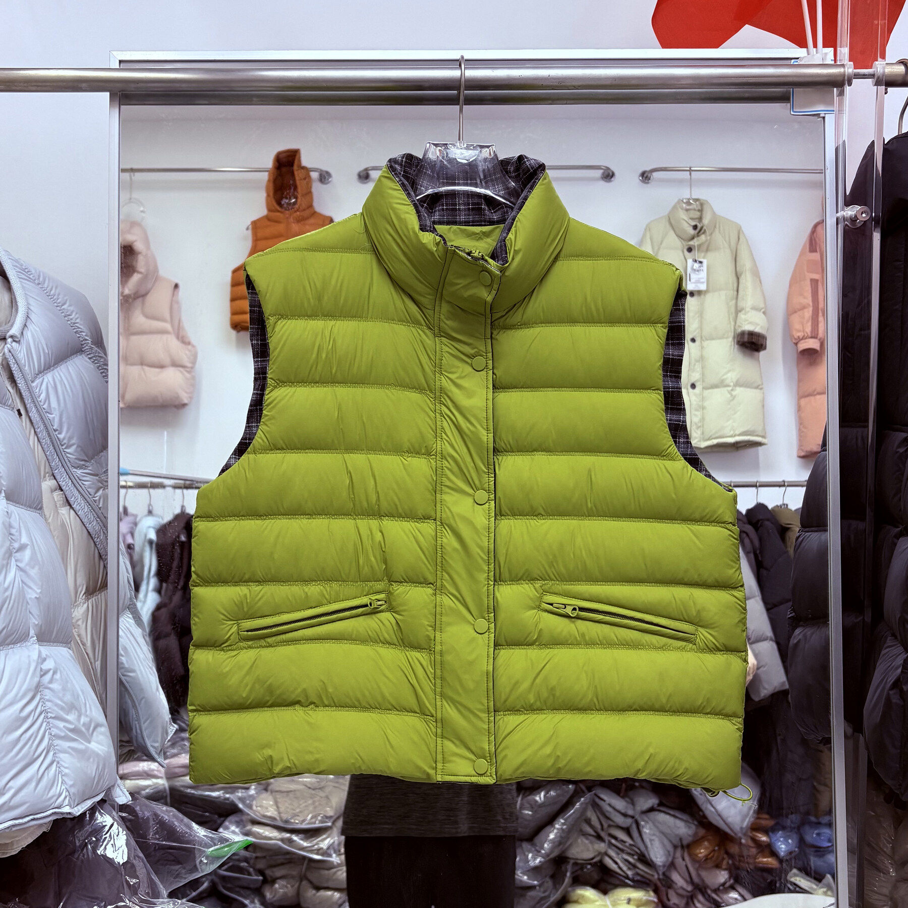 90白鸭绒秋冬排骨时尚格子拼接立领羽绒服女马甲短款背心冬装原创