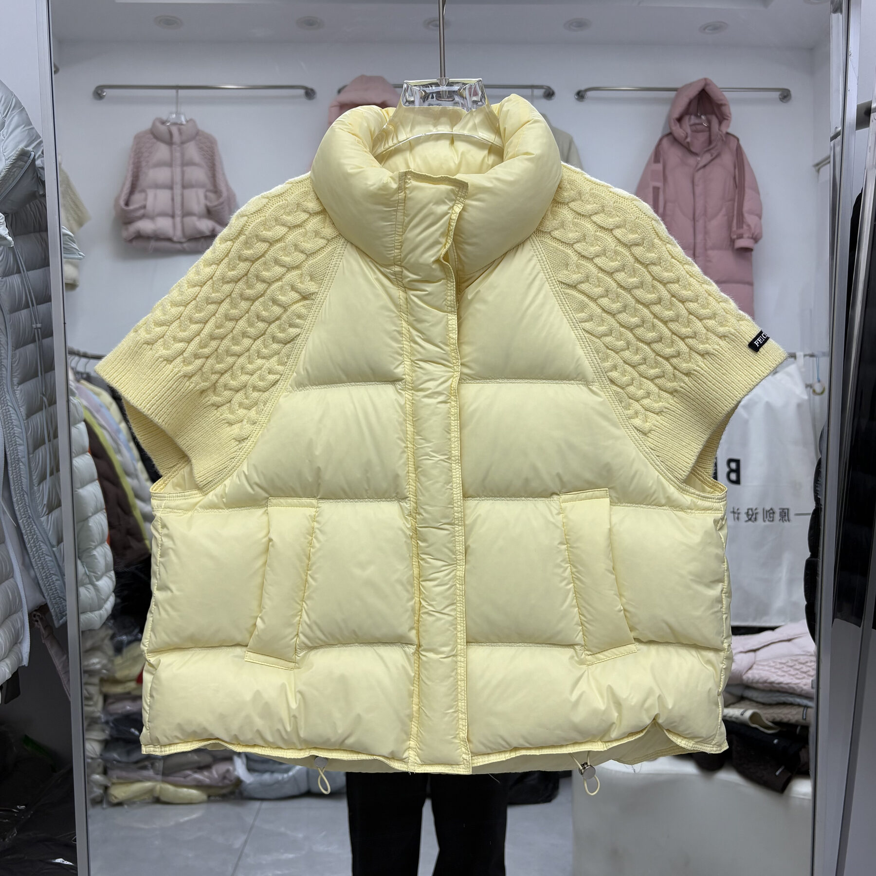 秋冬韩版宽松立领羽绒服马甲女短款保暖背心坎肩外套针织肩拼接