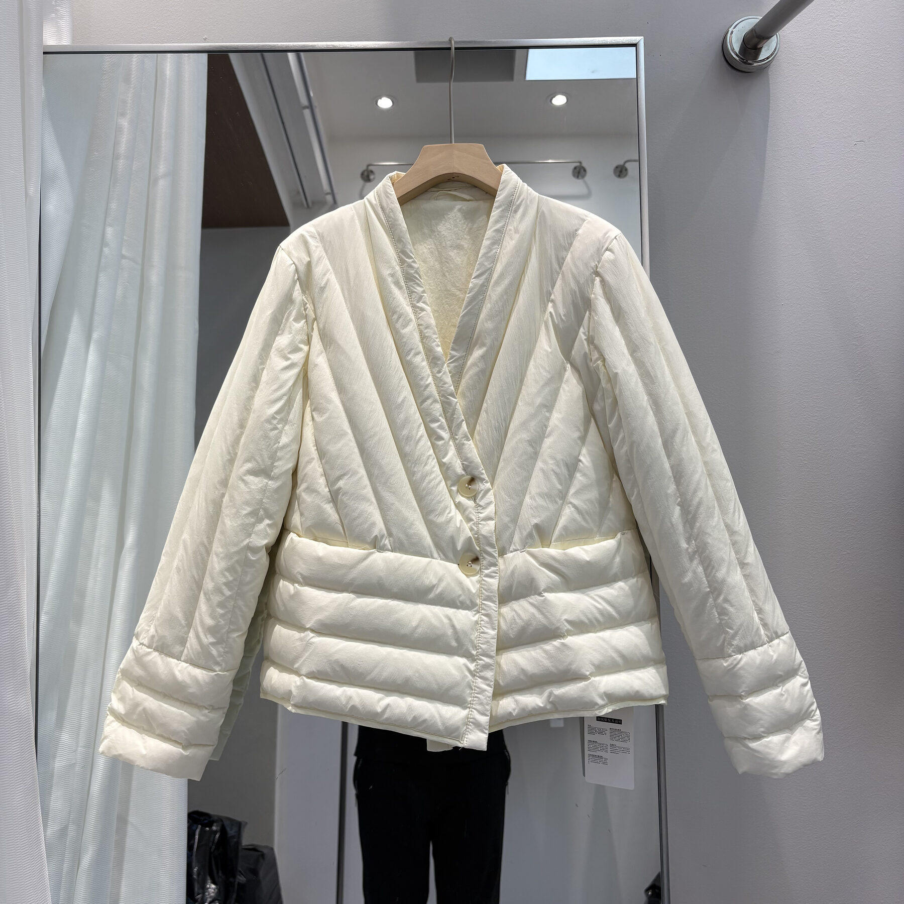 90白鸭绒秋冬时尚V领修身显瘦小个子羽绒服女短款简约内衬打底
