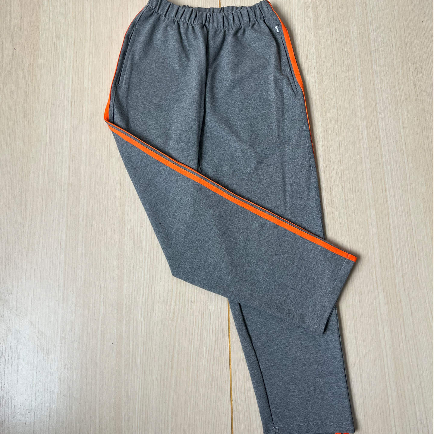 春秋初高中小学生校服裤子中灰直口卫衣两道橘黄条休闲长裤可定制