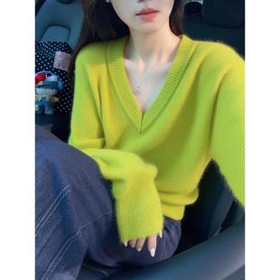 荧光绿色软糯毛衣女秋冬新款高级感时尚羊绒上衣韩系慵懒风针织衫
