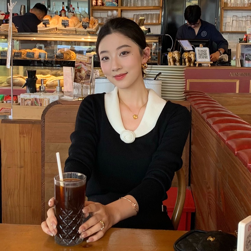 羊绒衫山茶花优雅小香风撞色针织衫秋冬法式气质上衣设计感毛衣女