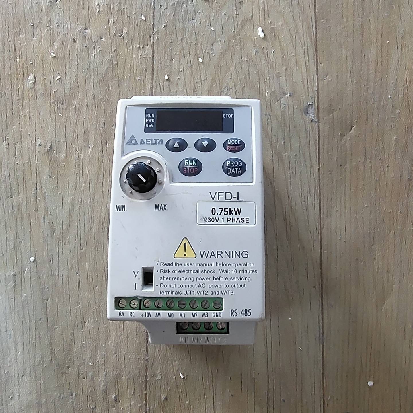 配件变频器vfd007l21a 0.75kw 220v保议价