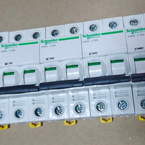 询价施耐德空气开关iC65N 2P C32A，A9F18232，