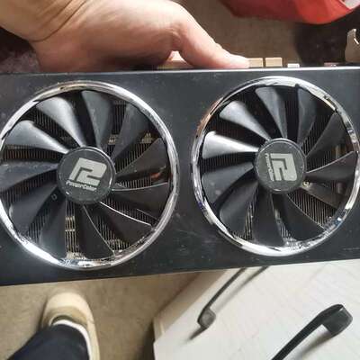 议价撼讯RX5600XT显卡，6G大显存，双散热。外观成