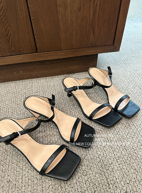 陈姬儿夏季新款复古方头黑色凉鞋女细高跟露趾一字扣高跟鞋9311