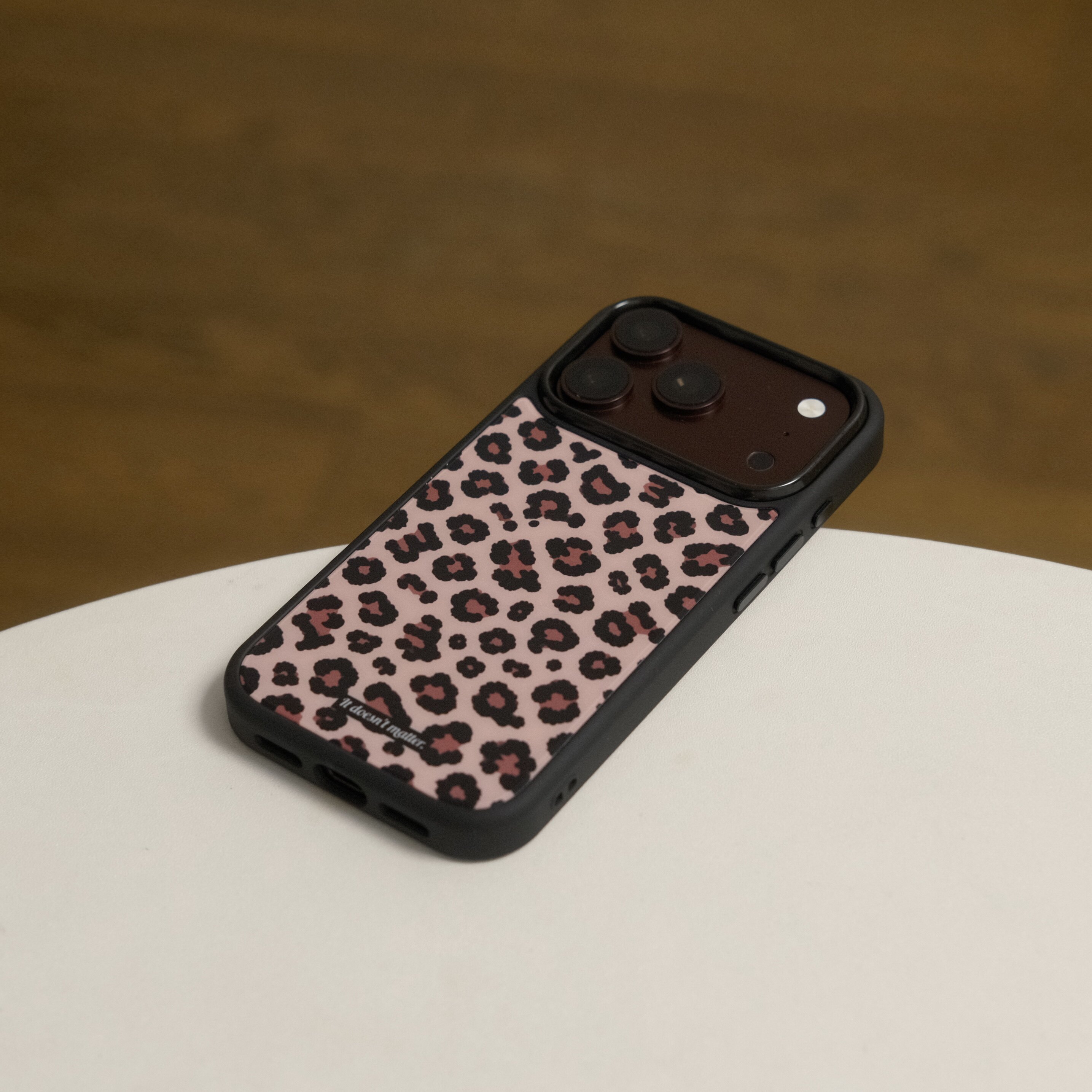 itdoesnt小众复古豹纹磨砂亚克力磁吸手机壳iPhone17promax手机壳16pro黑框软边15手机壳14pro全包16神甲壳