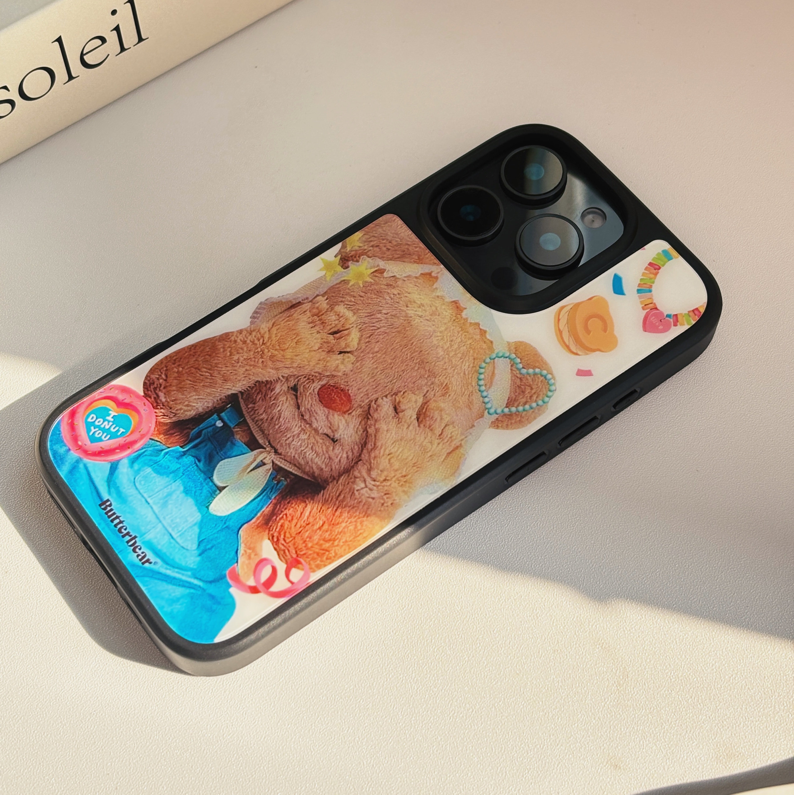 可爱捂眼黄油小熊黑框磨砂磁吸手机壳适用苹果iPhone17promax手机壳16pro玻璃手机壳14pro全包13少女心甜美