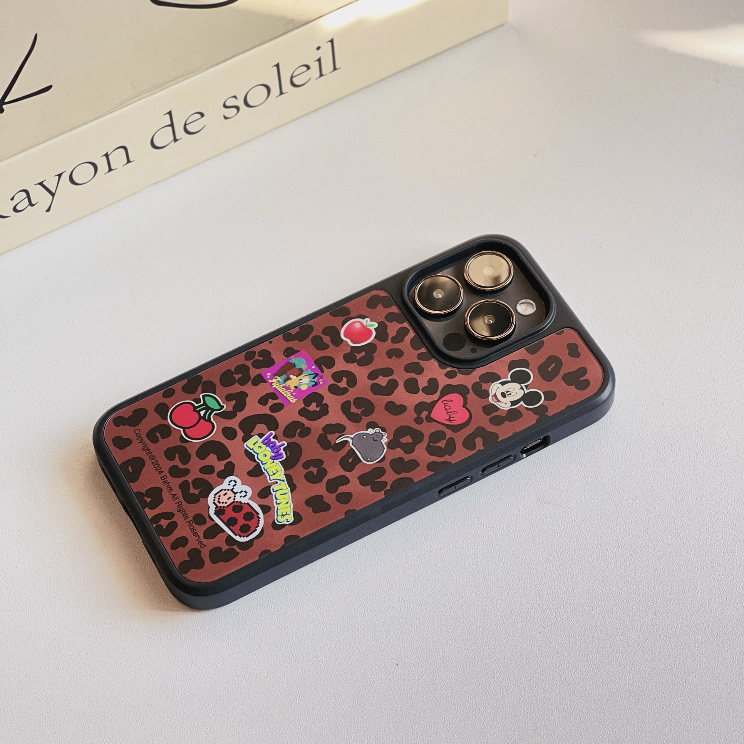 小众插画豹纹黑框磨砂磁吸手机壳适用苹果iPhone16promax手机壳17pro玻璃手机壳14pro全包13ins17